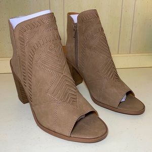 Woven taupe brown heeled booties size 9.5